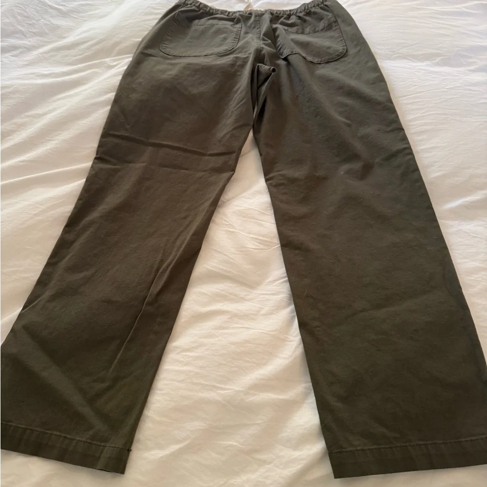 J Crew Men’s Olive drawstring pants never worn size medium